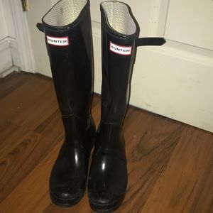 Black hunter boots